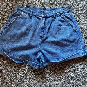 American Eagle High Waisted Shorts 💙